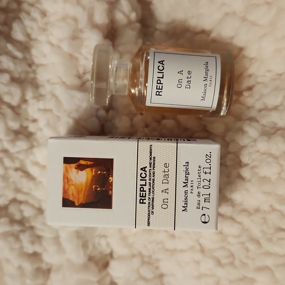 Replica "on a date" perfume sample NIB